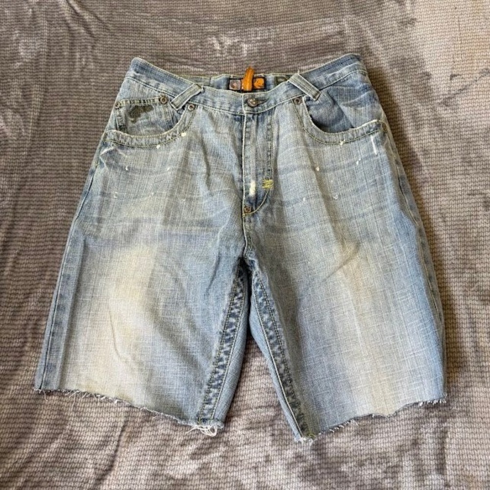 Akademiks Mens Denim Shorts Size 34X11 Light Wash Cut Off Raw Hem Streetwear Y2K